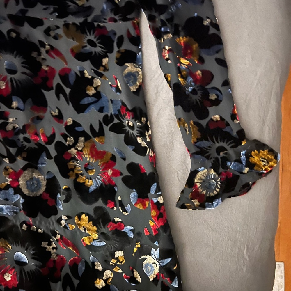 Dress. - Picture 2 of 4